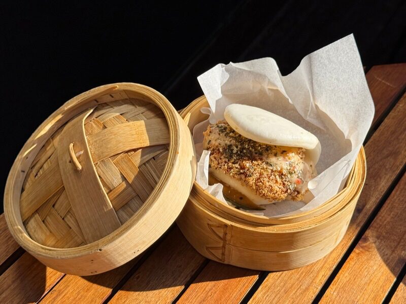 Bao with shrimp cake